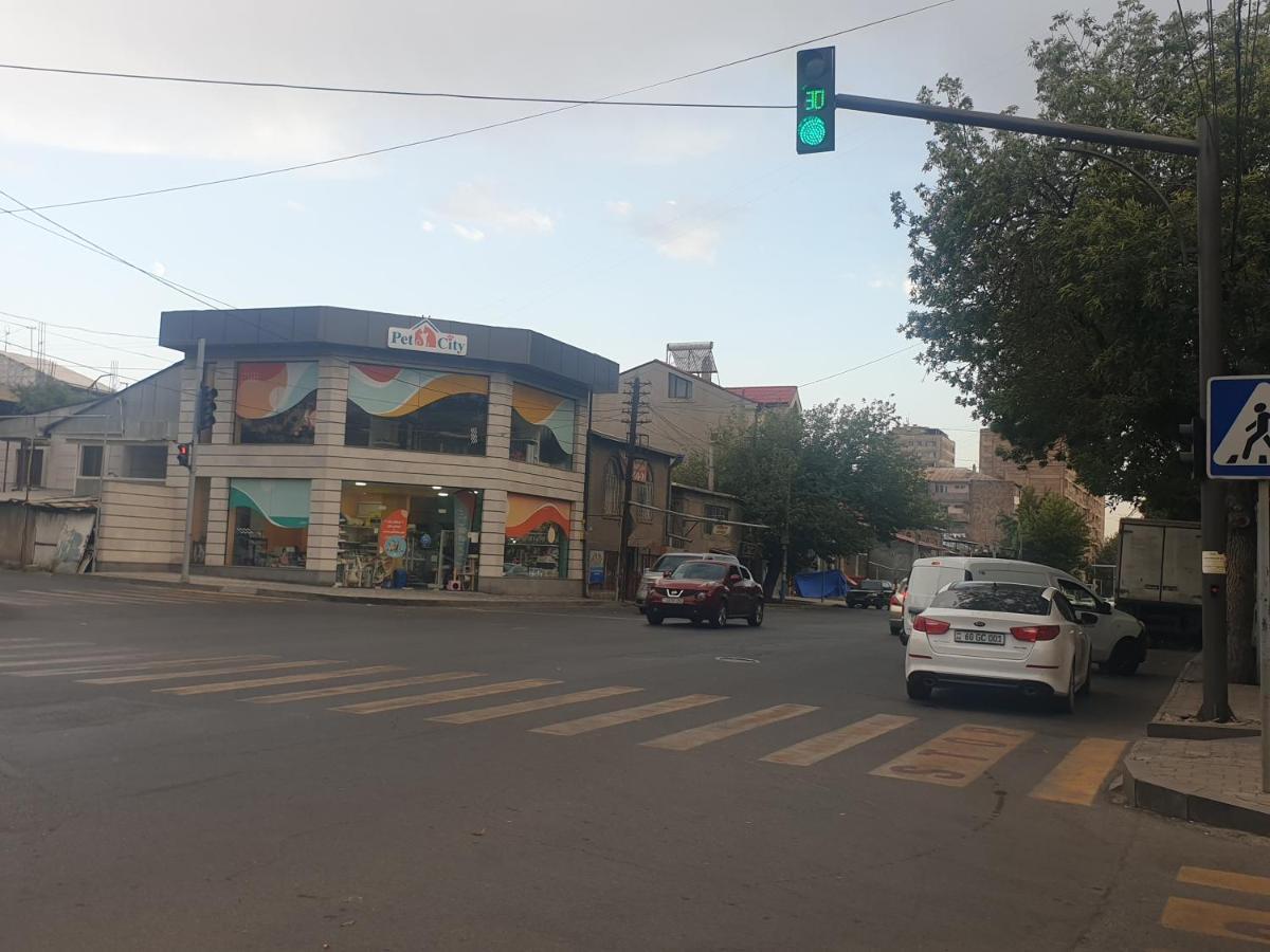 יירבאן Sunny Apartment Close To Erebuni Mall מראה חיצוני תמונה