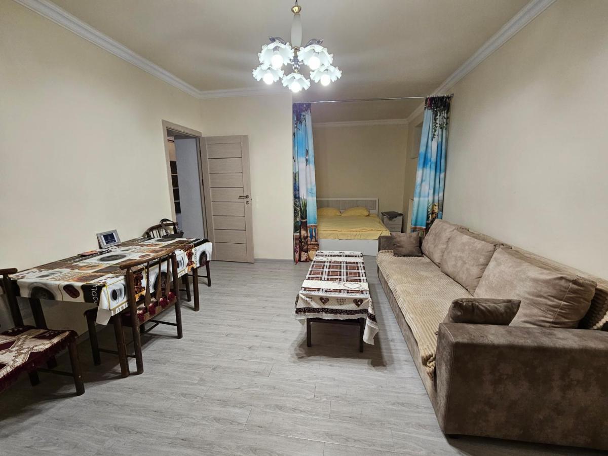 יירבאן Sunny Apartment Close To Erebuni Mall מראה חיצוני תמונה